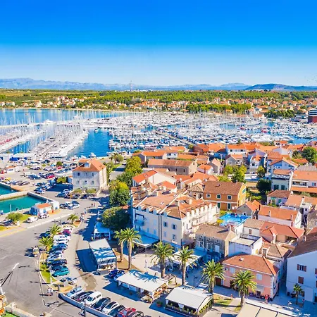 Oasis Tinj Biograd Na Moru