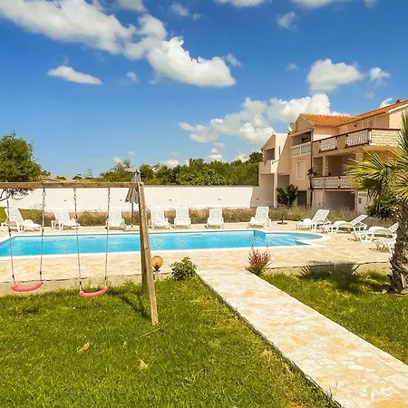 Oasis Tinj Villa *