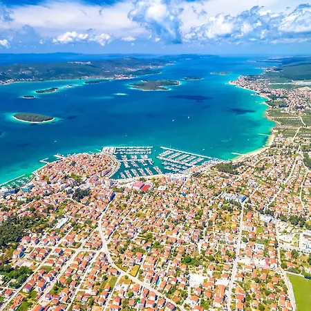 Oasis Tinj - Happy Villa Biograd Na Moru