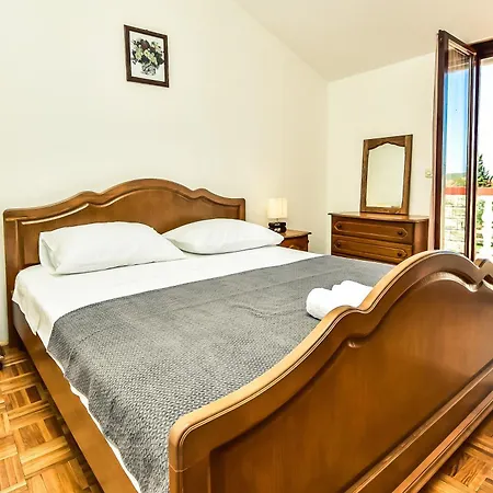 Oasis Tinj - Happy Villa Biograd Na Moru